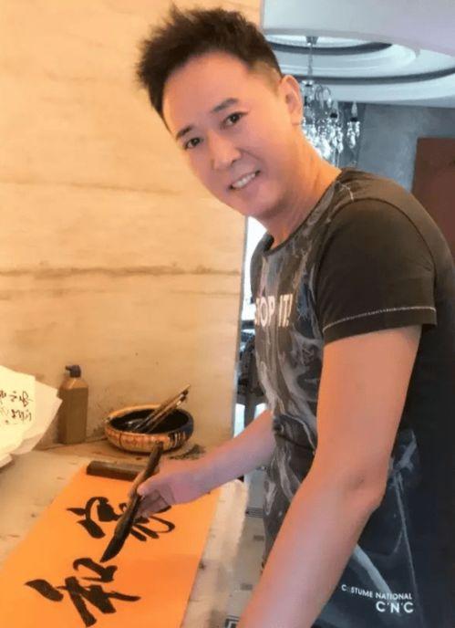 带虎字的明星,揭秘带“虎”字明星的璀璨风采