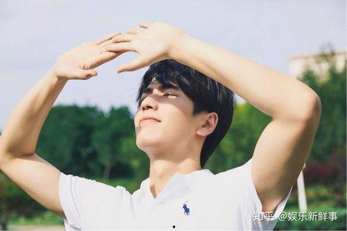 张凌赫来娱乐圈吃瓜,揭秘明星幕后吃瓜趣事